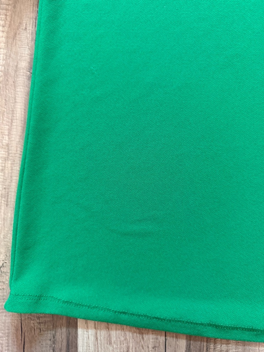 CeCe Vivid Green Crewneck Top - Picture 6 of 7